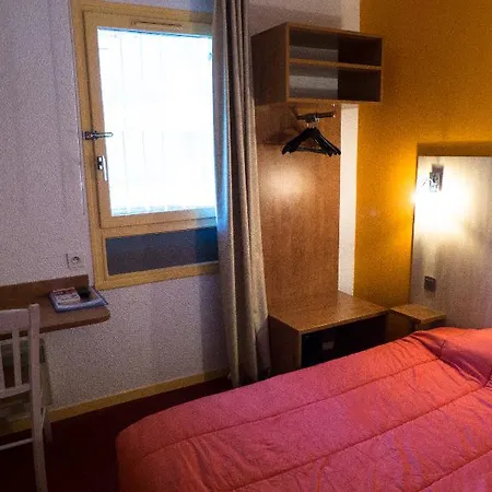 Novella Centre Gare מלון 2*