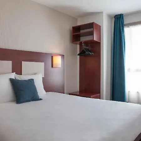 The Originals City, Novella, Centre Gare Hotel