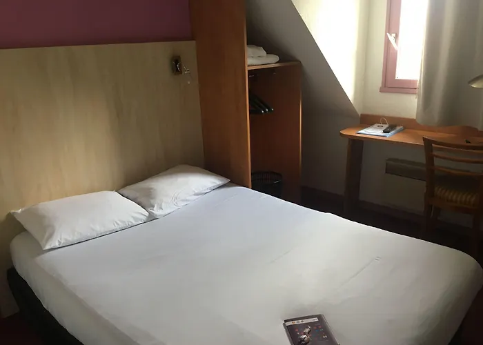 The Originals City, Novella, Centre Gare